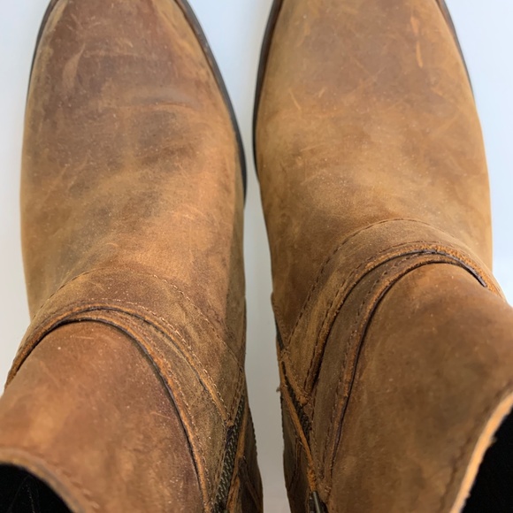 Born Chaval 9M Distressed Leather Booties with Buckle and crisscrossed straps - Picture 6 of 7